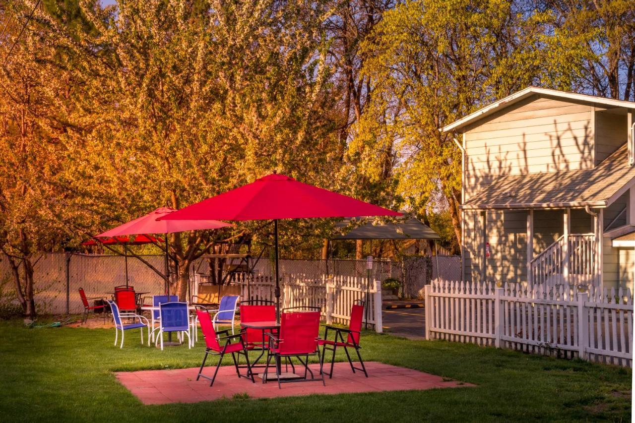 Maple Leaf Motel Shady Cove Eksteriør billede
